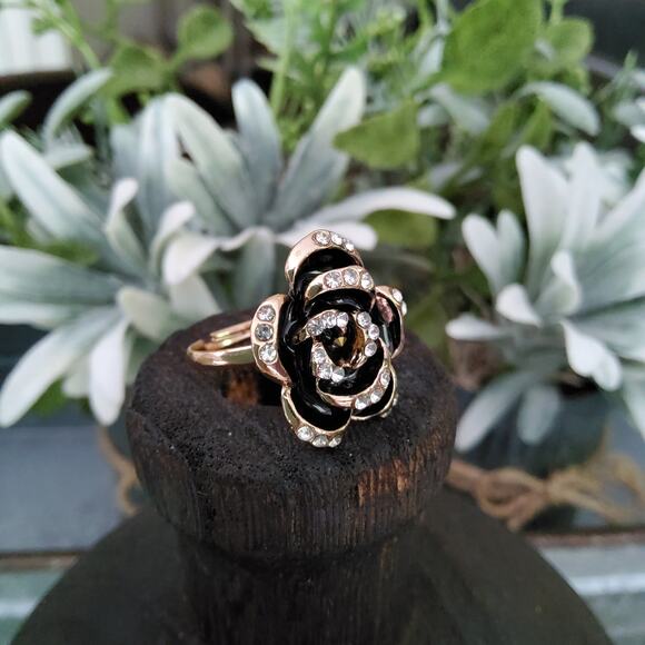 Women's Fashion Flower Ring with Clear Rhinestones in Black Gold Tone Size 7 - Picture 1 of 11